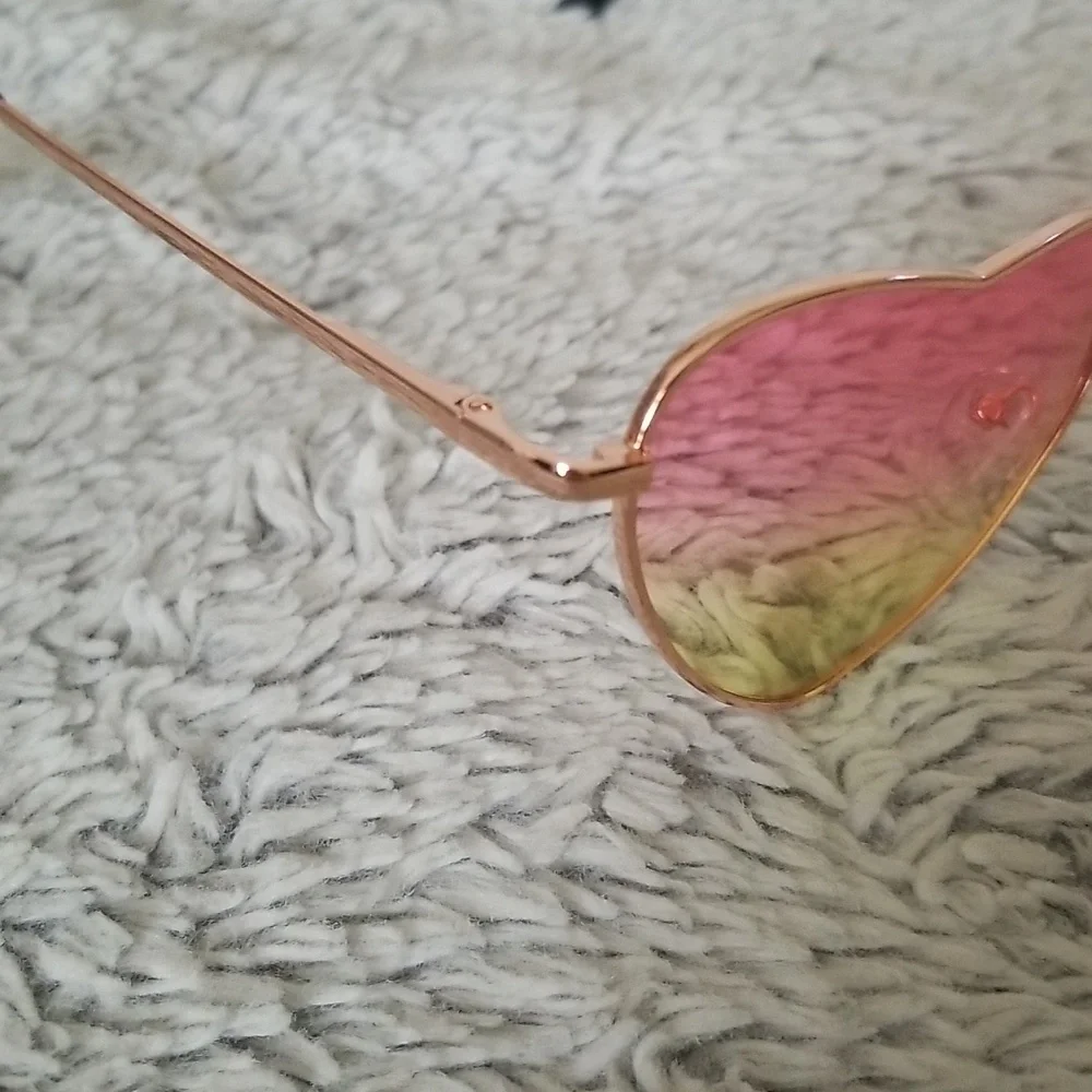 Heart Shaped Metal Frame Sunglasses